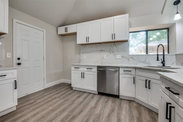 829 Foxridge Drive, Arlington, TX 76017