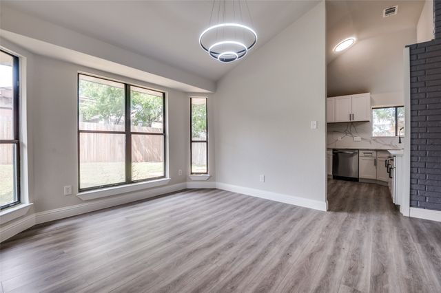 829 Foxridge Drive, Arlington, TX 76017