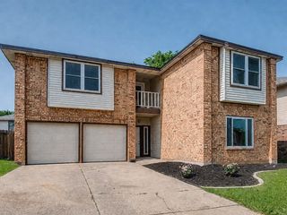 829 Foxridge Drive, Arlington, TX 76017