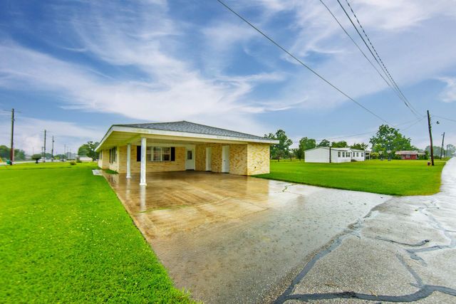 13272 Acorn St, Vacherie, LA 70090