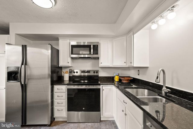 1694 SIERRA WOODS CT, Reston, VA 20194