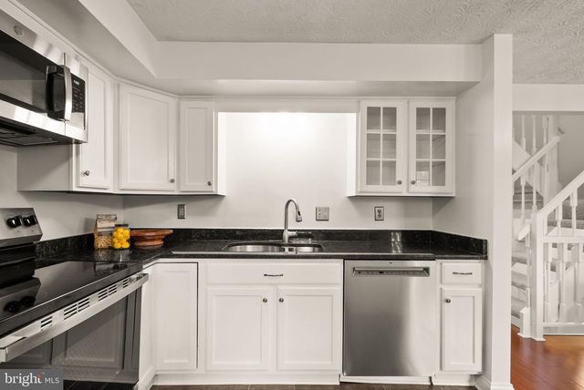1694 SIERRA WOODS CT, Reston, VA 20194