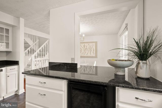 1694 SIERRA WOODS CT, Reston, VA 20194