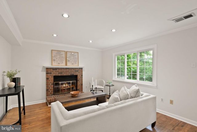 1694 SIERRA WOODS CT, Reston, VA 20194