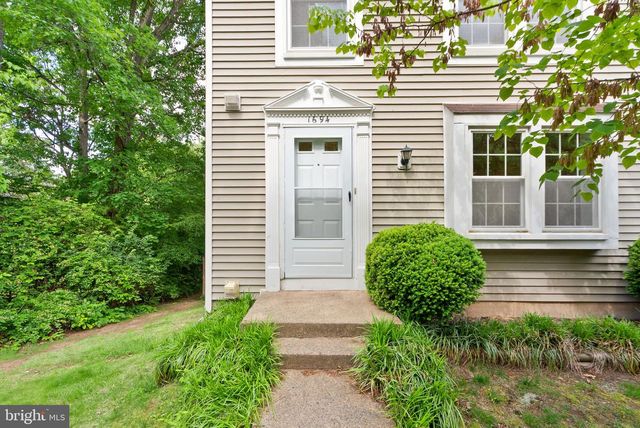 1694 SIERRA WOODS CT, Reston, VA 20194
