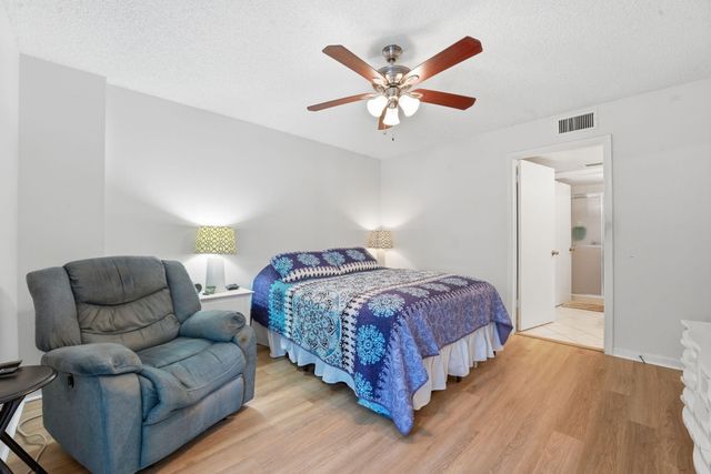 3146 Via Poinciana 307, Lake Worth, FL 33467