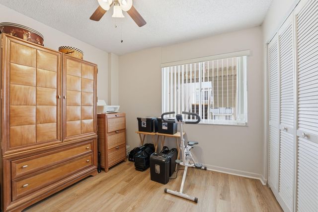 3146 Via Poinciana 307, Lake Worth, FL 33467