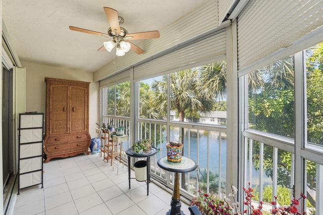 3146 Via Poinciana 307, Lake Worth, FL 33467