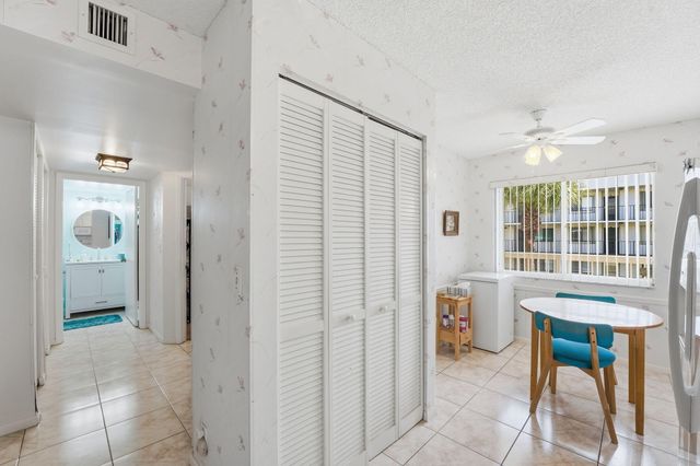 3146 Via Poinciana 307, Lake Worth, FL 33467