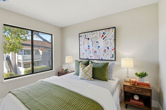 160 Schooner Ct, Richmond, CA 94804