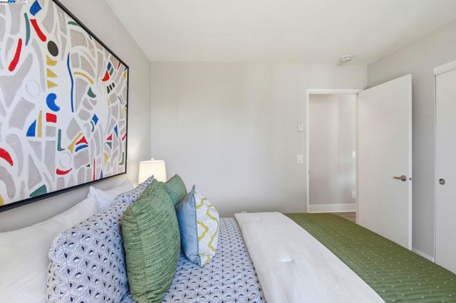 160 Schooner Ct, Richmond, CA 94804