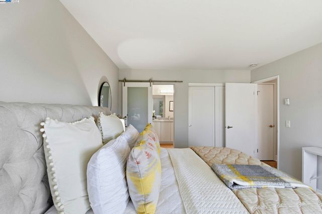 160 Schooner Ct, Richmond, CA 94804