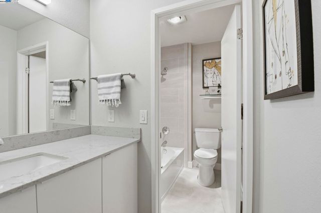 160 Schooner Ct, Richmond, CA 94804