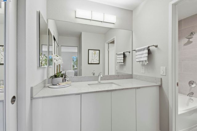 160 Schooner Ct, Richmond, CA 94804