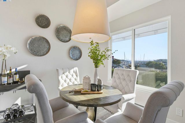 160 Schooner Ct, Richmond, CA 94804