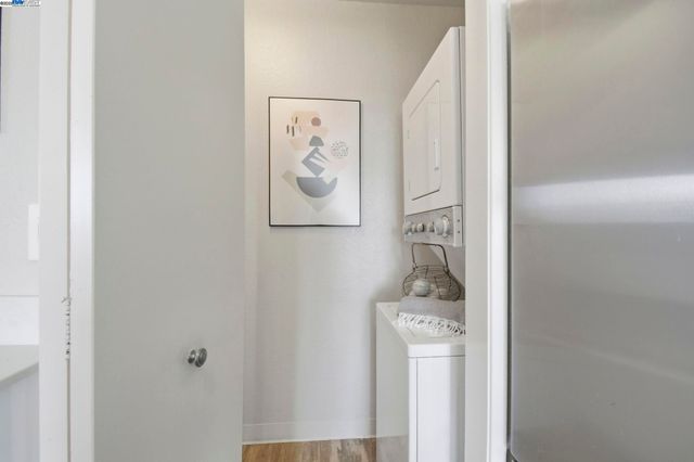 160 Schooner Ct, Richmond, CA 94804