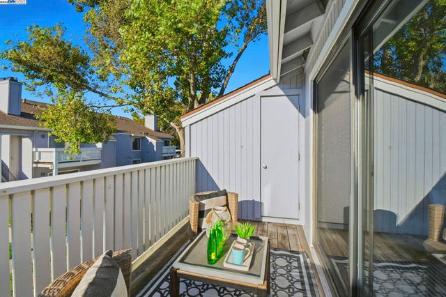 160 Schooner Ct, Richmond, CA 94804