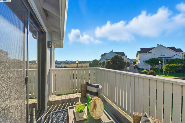 160 Schooner Ct, Richmond, CA 94804