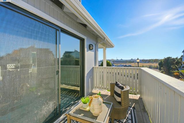 160 Schooner Ct, Richmond, CA 94804
