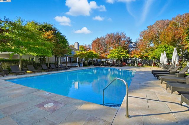 160 Schooner Ct, Richmond, CA 94804