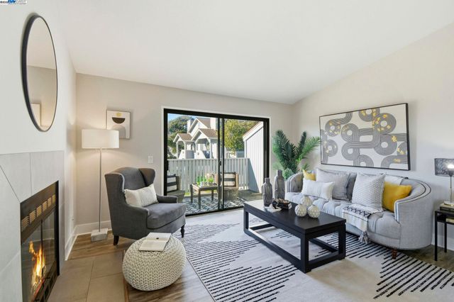 160 Schooner Ct, Richmond, CA 94804