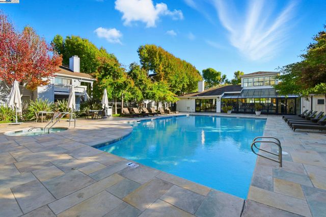 160 Schooner Ct, Richmond, CA 94804