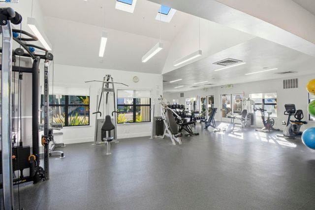 160 Schooner Ct, Richmond, CA 94804