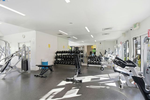 160 Schooner Ct, Richmond, CA 94804