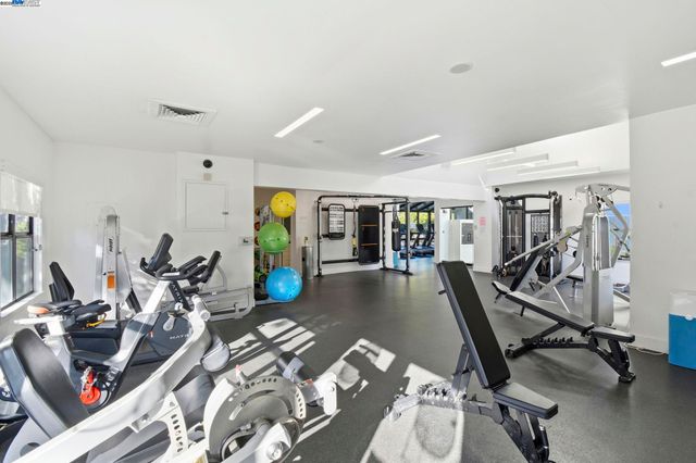 160 Schooner Ct, Richmond, CA 94804