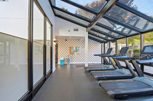 160 Schooner Ct, Richmond, CA 94804