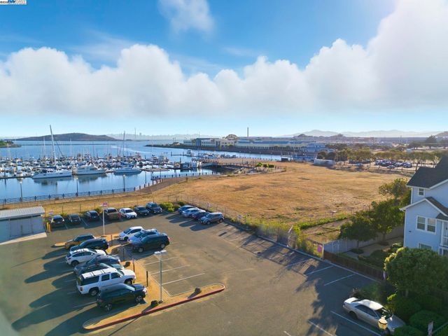 160 Schooner Ct, Richmond, CA 94804