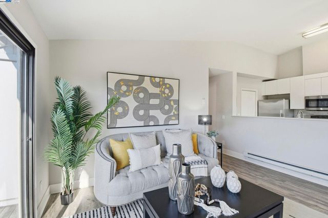 160 Schooner Ct, Richmond, CA 94804