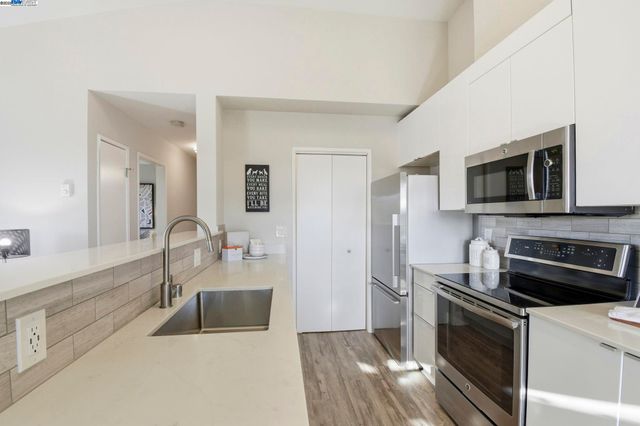 160 Schooner Ct, Richmond, CA 94804