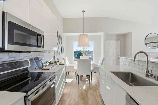 160 Schooner Ct, Richmond, CA 94804