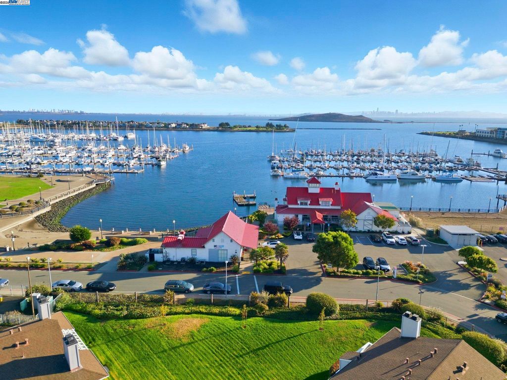 160 Schooner Ct, Richmond, CA 94804