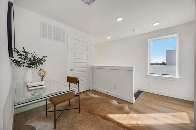 4415 Caroline St, Houston, TX 77004