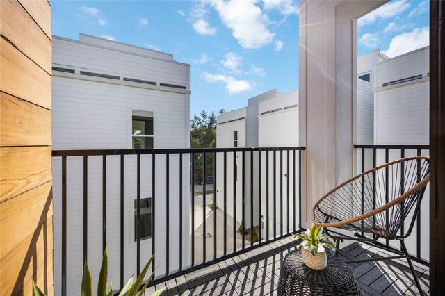 4415 Caroline St, Houston, TX 77004