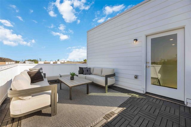 4415 Caroline St, Houston, TX 77004