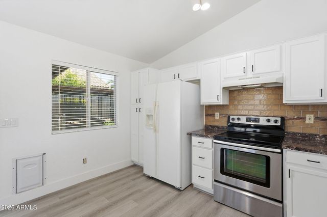 3607 W FIREHAWK Drive, Glendale, AZ 85308