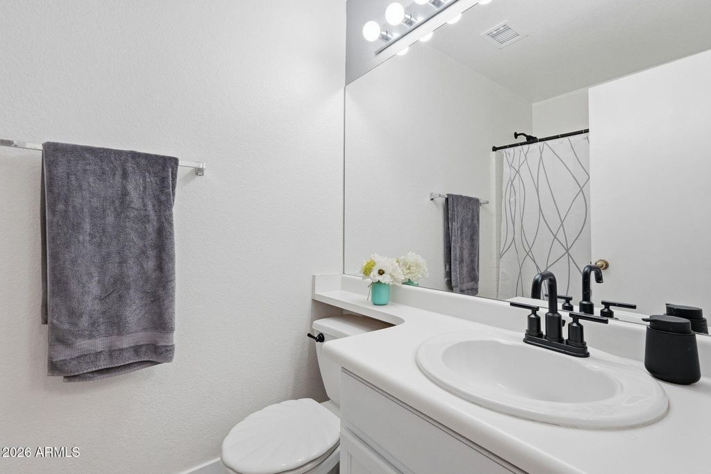 Image 13 of property listing at 3607 W FIREHAWK Drive, Glendale, AZ 85308