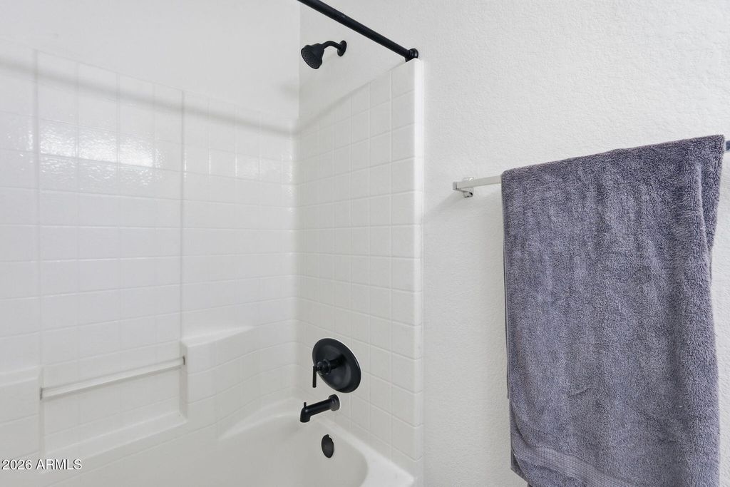 Image 14 of property listing at 3607 W FIREHAWK Drive, Glendale, AZ 85308