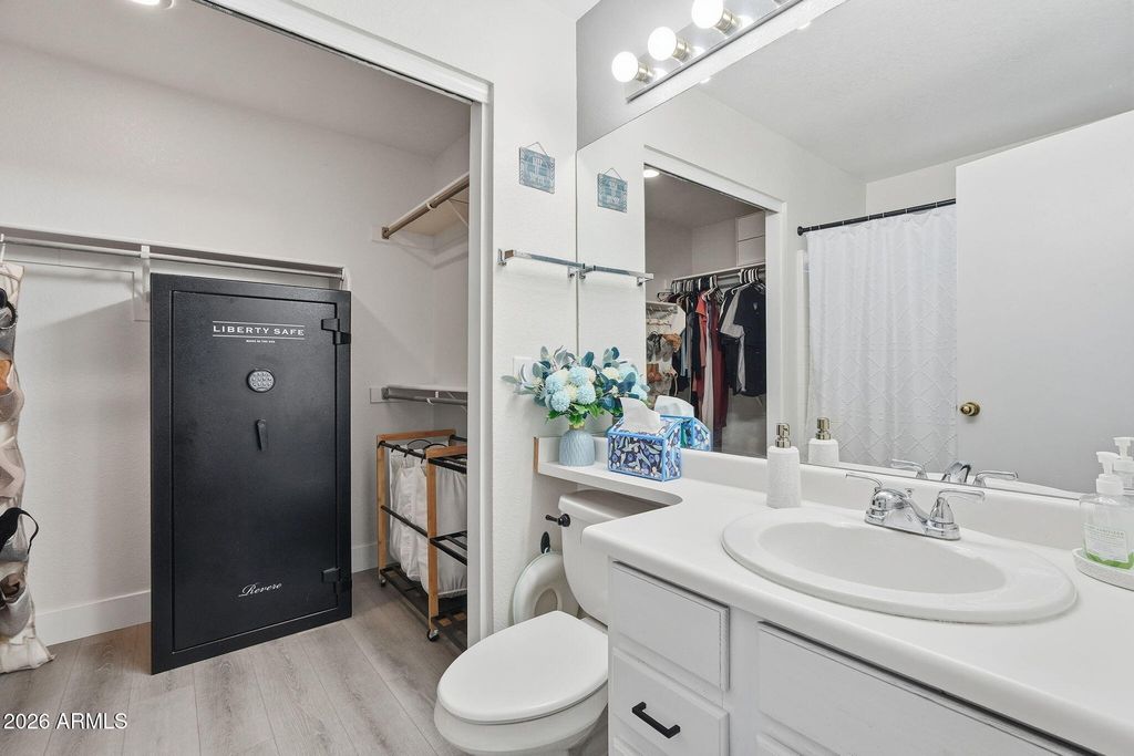 Image 15 of property listing at 3607 W FIREHAWK Drive, Glendale, AZ 85308