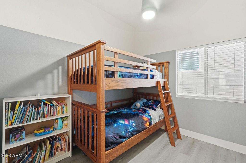 Image 17 of property listing at 3607 W FIREHAWK Drive, Glendale, AZ 85308