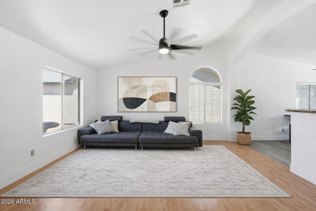 Image 2 of property listing at 3607 W FIREHAWK Drive, Glendale, AZ 85308