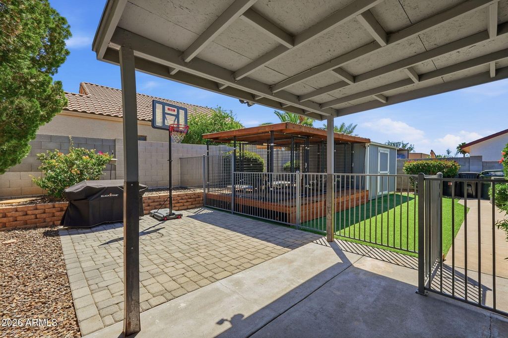 Image 20 of property listing at 3607 W FIREHAWK Drive, Glendale, AZ 85308