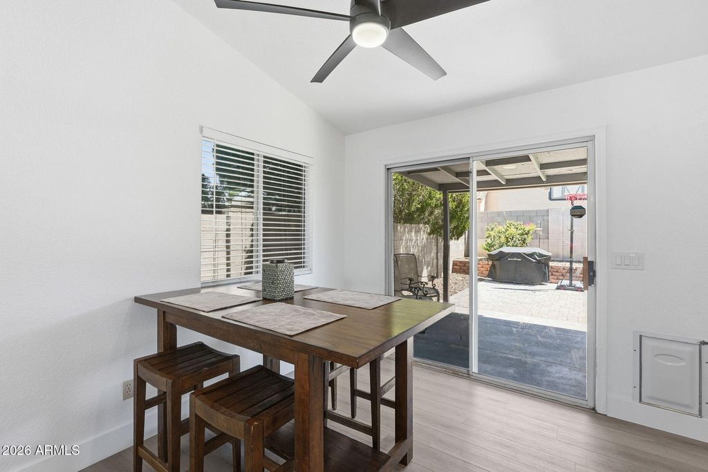 Image 4 of property listing at 3607 W FIREHAWK Drive, Glendale, AZ 85308