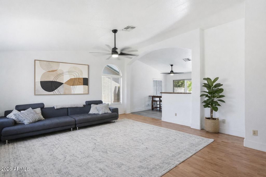 Image 6 of property listing at 3607 W FIREHAWK Drive, Glendale, AZ 85308