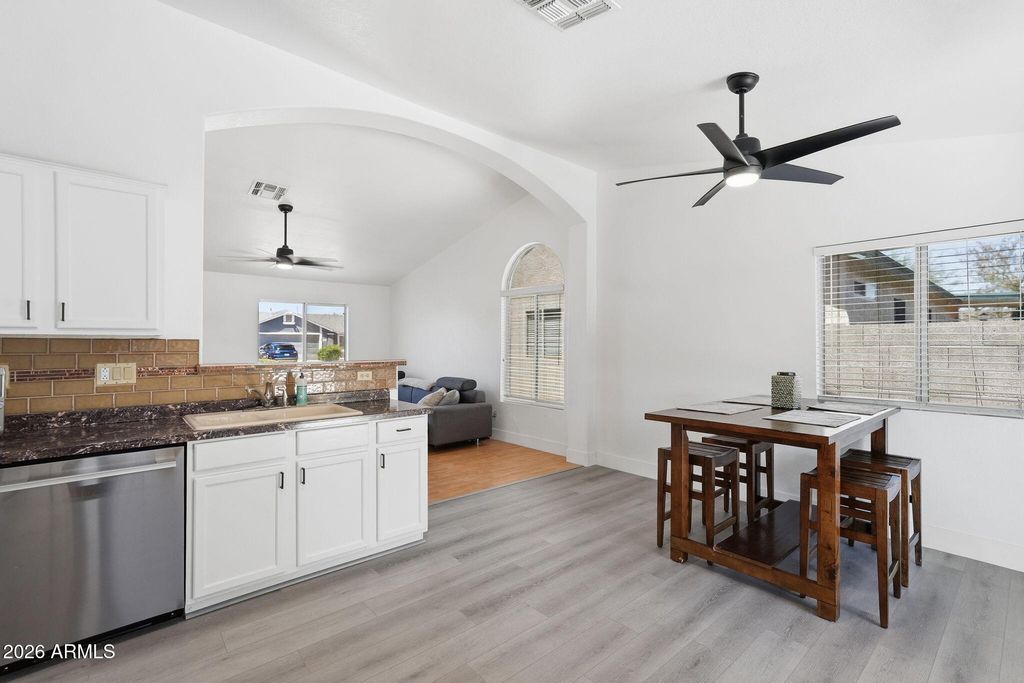 Image 8 of property listing at 3607 W FIREHAWK Drive, Glendale, AZ 85308