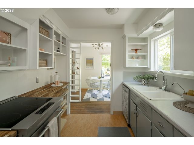 3004 Se 65TH Ave, Portland, OR 97206