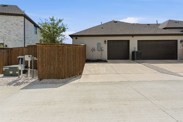 2353 Longspur Drive, Fort Worth, TX 76008